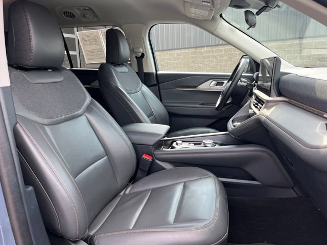 Used 2025 Ford Explorer Active w/ Active Comfort Package AWD/4WD image 11