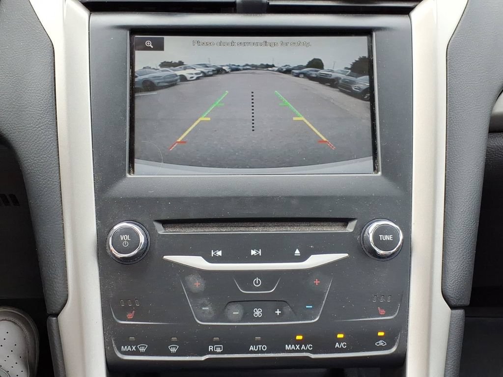 Used 2013 Ford Fusion SE FWD image 17