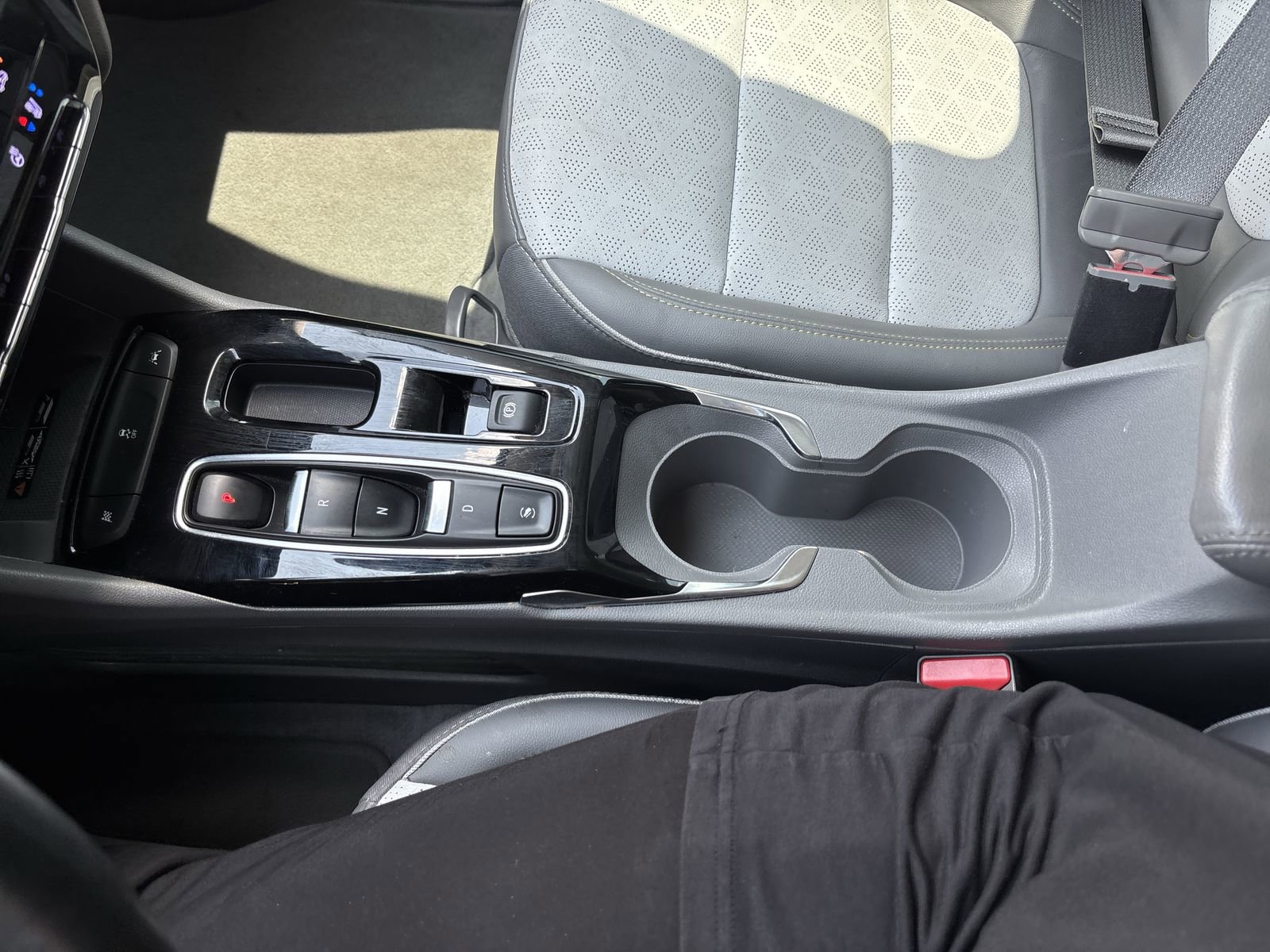 Used 2022 Chevrolet Bolt EUV Premier w/ Sun & Sound Package FWD image 23