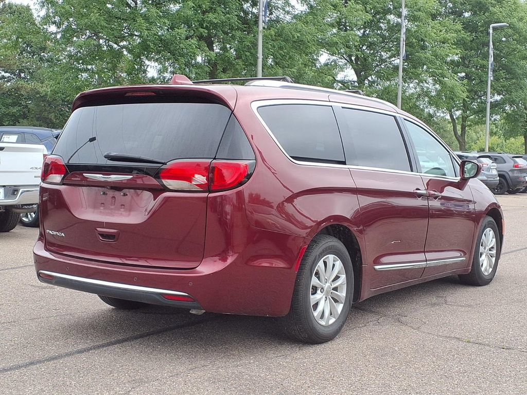 Used 2019 Chrysler Pacifica Touring-L FWD image 4