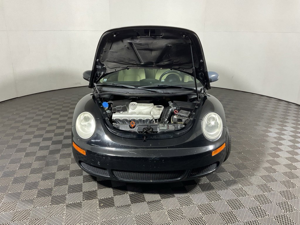 Used 2008 Volkswagen Beetle SE image 4