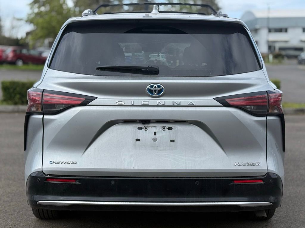 Certified 2025 Toyota Sienna Platinum image 4