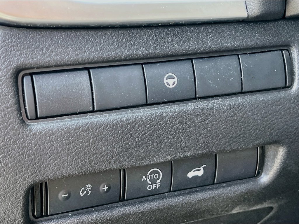 Used 2025 Nissan Rogue SV AWD/4WD image 10