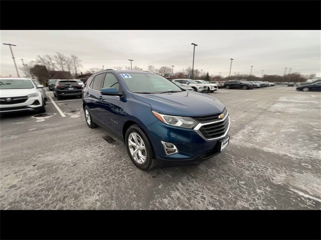 Used 2019 Chevrolet Equinox LT image 2