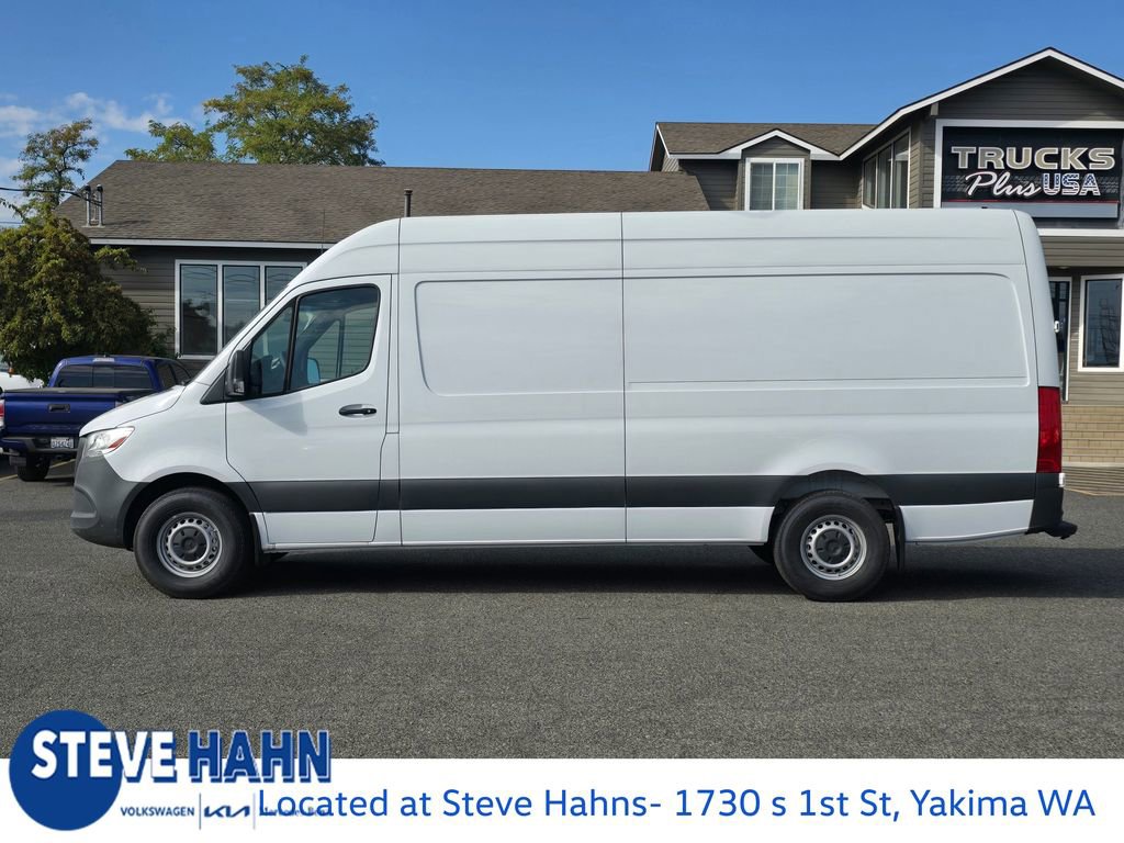 Used 2024 Mercedes-Benz Sprinter 2500 image 2