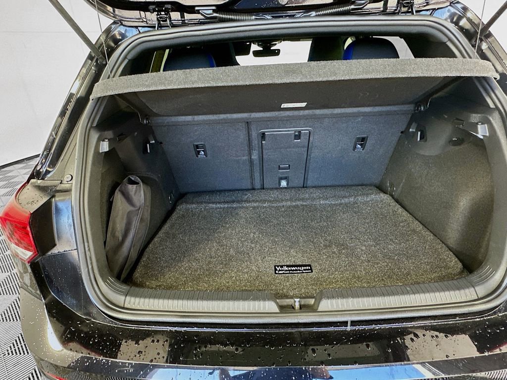 Used 2022 Volkswagen Golf R image 27
