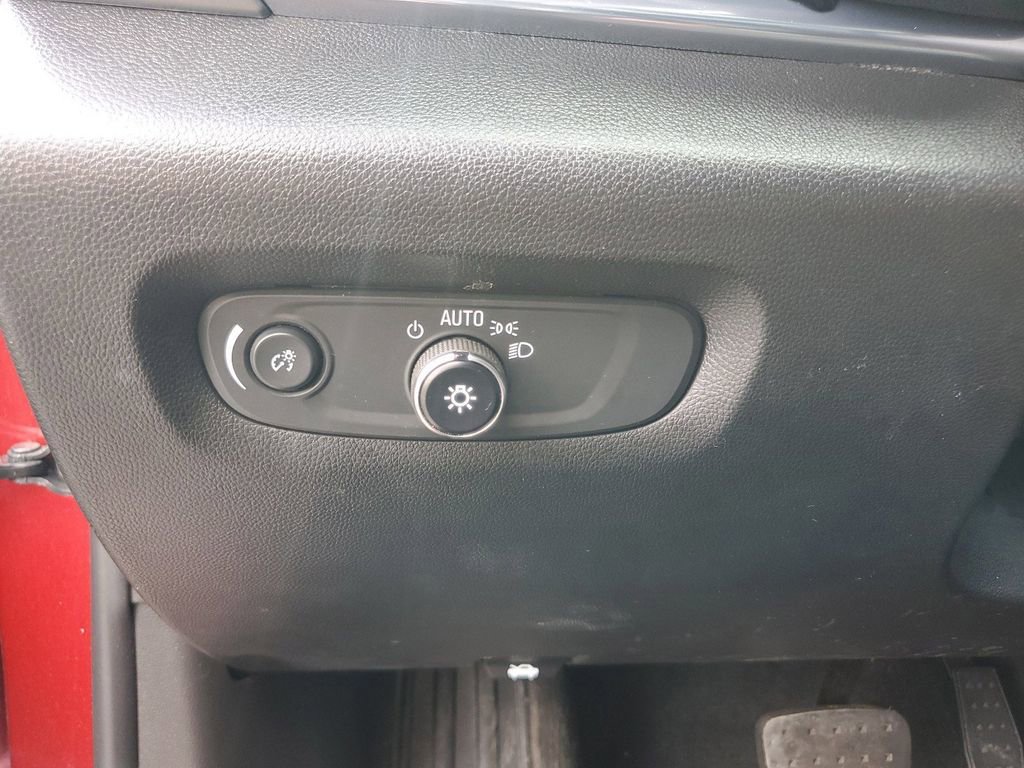 Used 2023 Chevrolet Traverse LT image 22