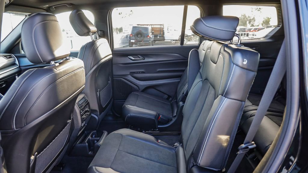 New 2025 Jeep Grand Cherokee L Altitude image 20