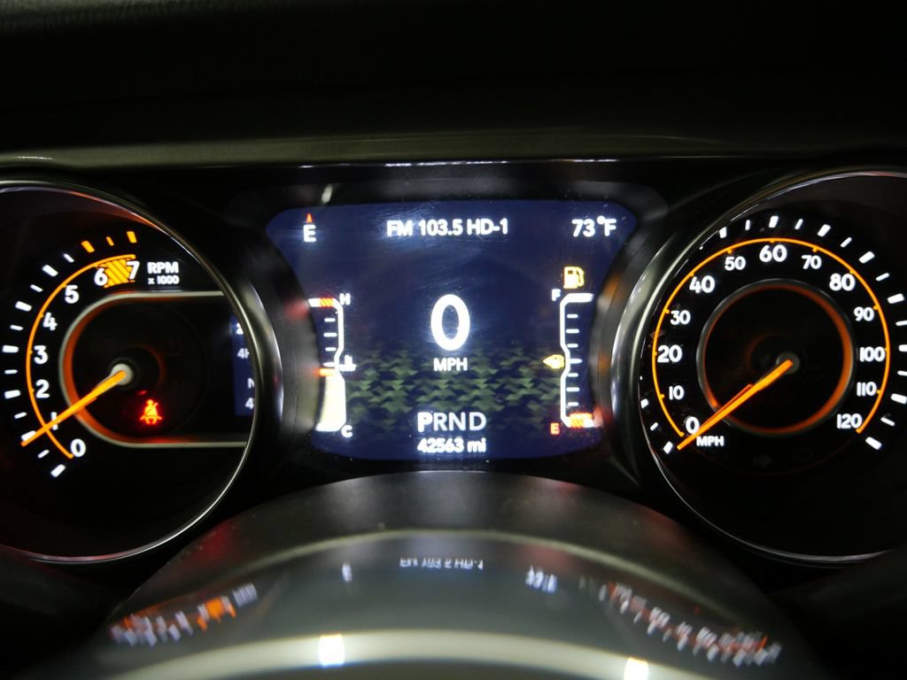 Used 2022 Jeep Wrangler Unlimited Sahara w/ Cold Weather Group AWD/4WD image 15