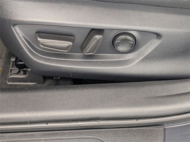 Used 2025 Toyota Camry SE image 13