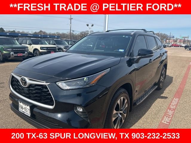 Used 2022 Toyota Highlander XLE image 3