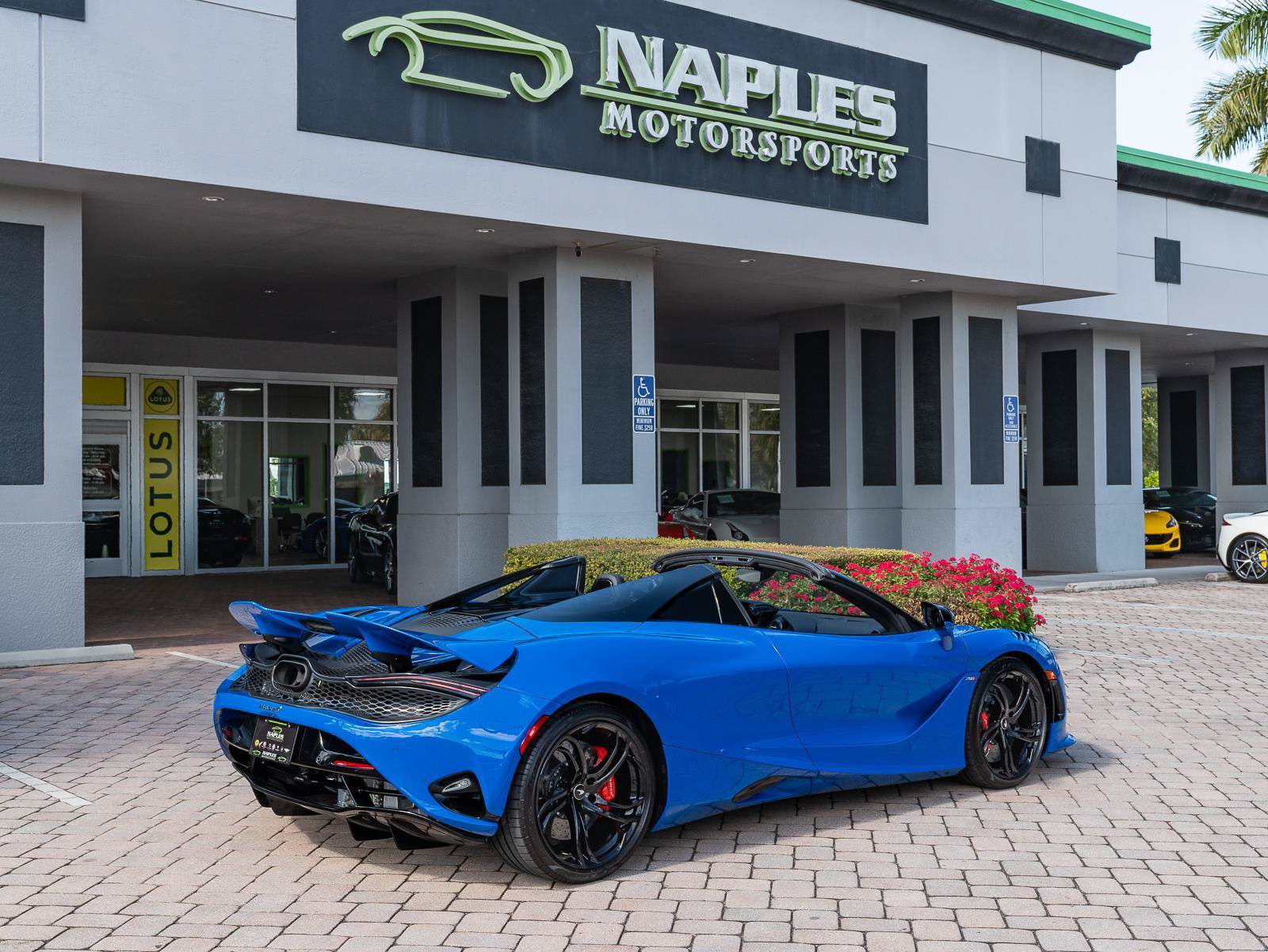 Used 2024 McLaren 750S Spider RWD image 45
