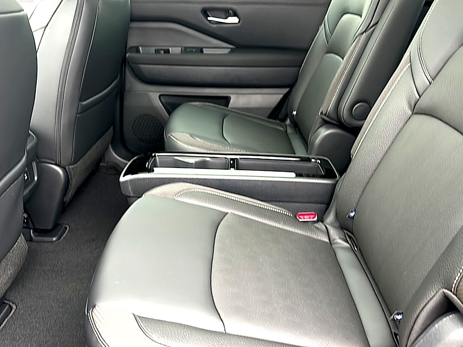 New 2026 Nissan Pathfinder SL w/ SL Premium Package FWD image 16