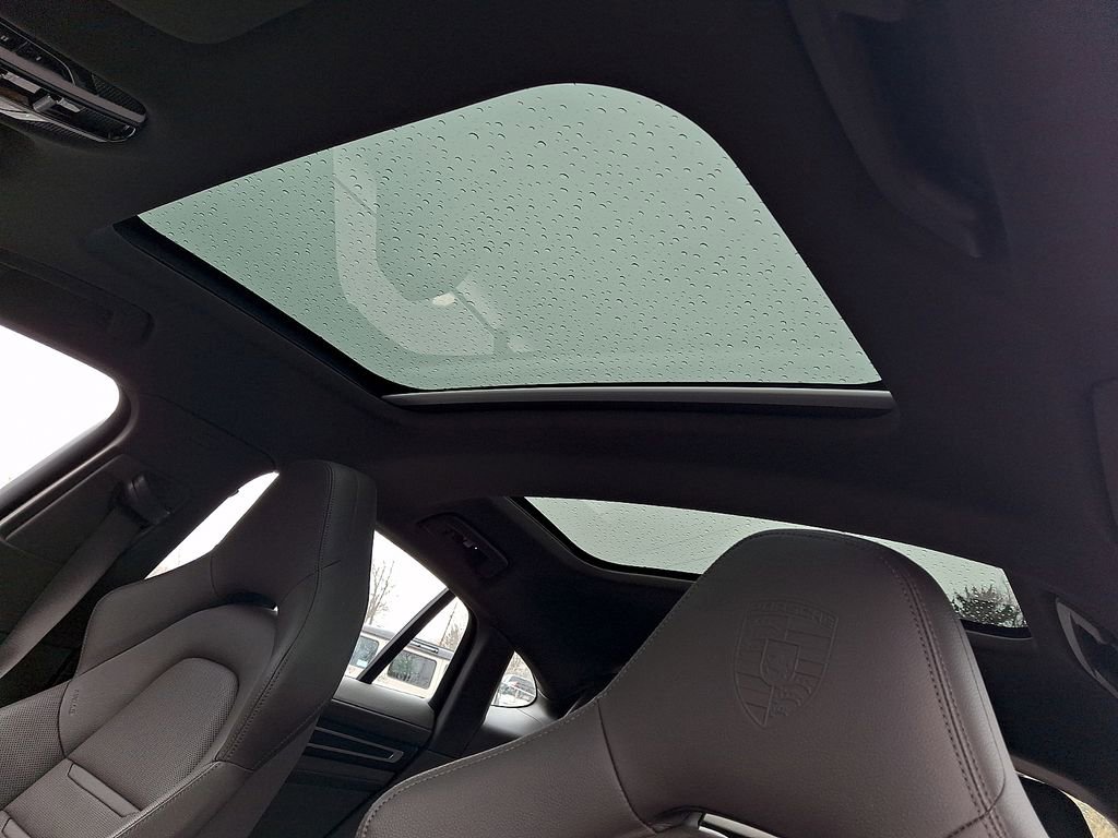 Used 2022 Porsche Panamera 4 Platinum Edition image 16