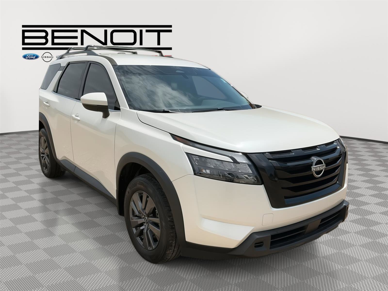 Used 2023 Nissan Pathfinder SV w/ Black Appearance Package FWD image 3