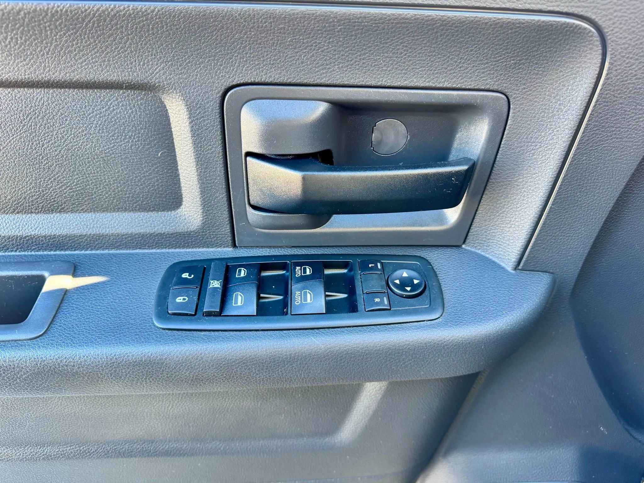 Used 2012 RAM 3500 ST w/ Chrome Appearance Group image 16