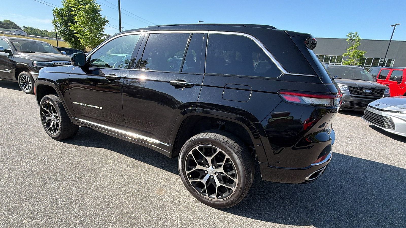 Used 2025 Jeep Grand Cherokee Summit AWD/4WD image 10