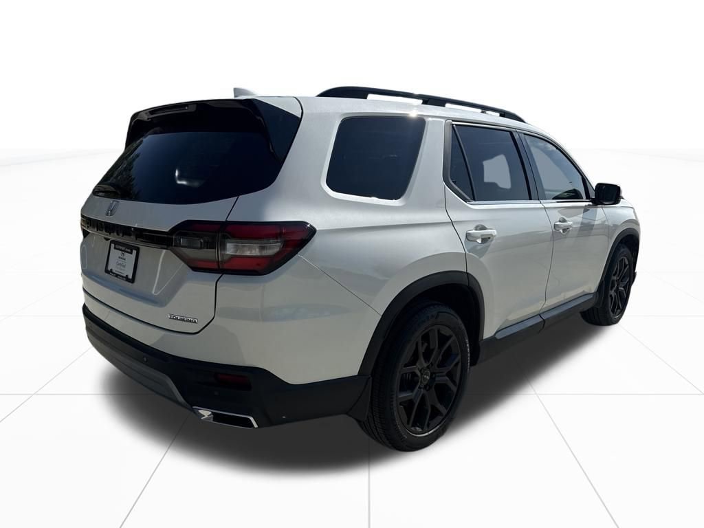 Certified 2025 Honda Pilot Touring image 7