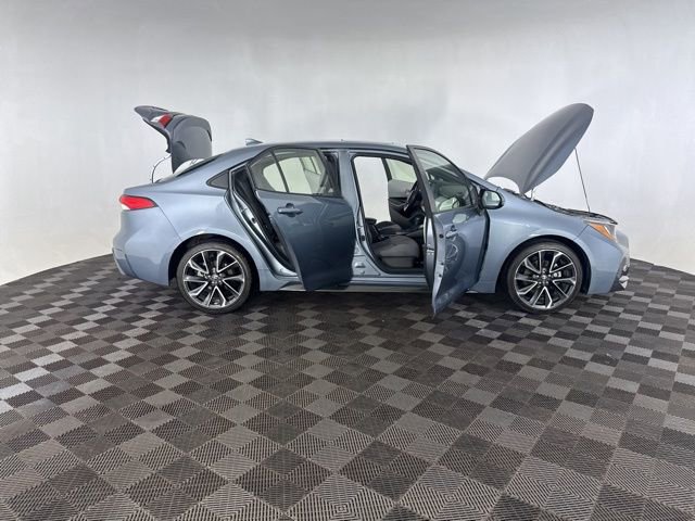 Used 2022 Toyota Corolla SE w/ SE Premium Package image 16