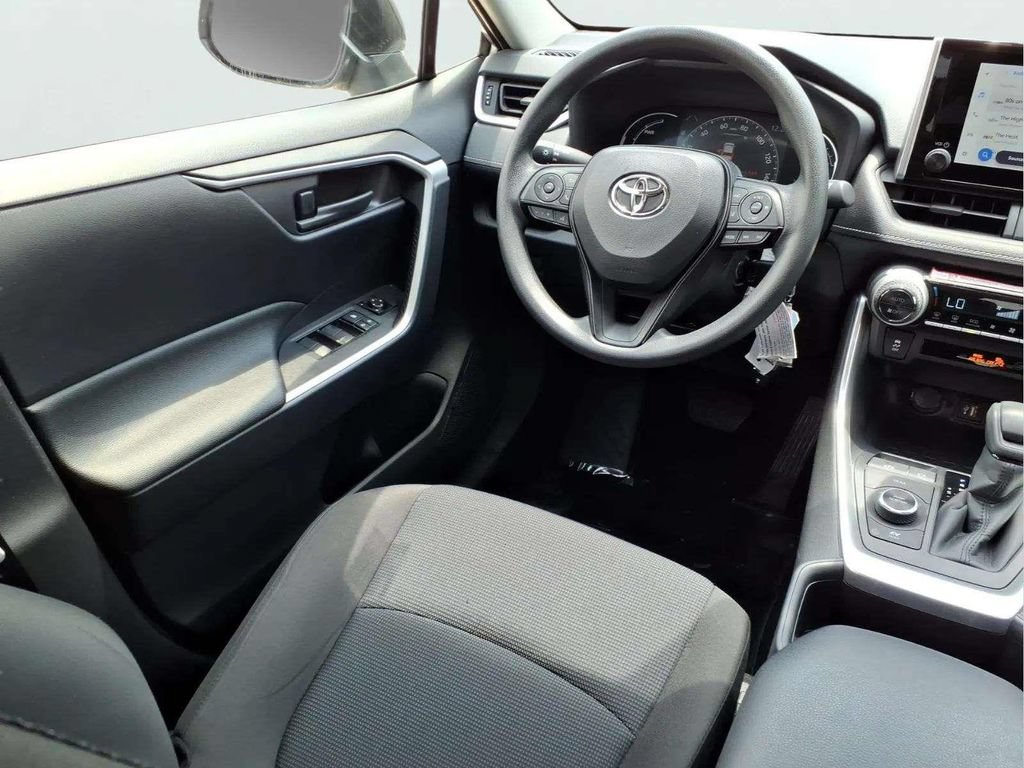 Used 2025 Toyota RAV4 LE AWD/4WD image 10