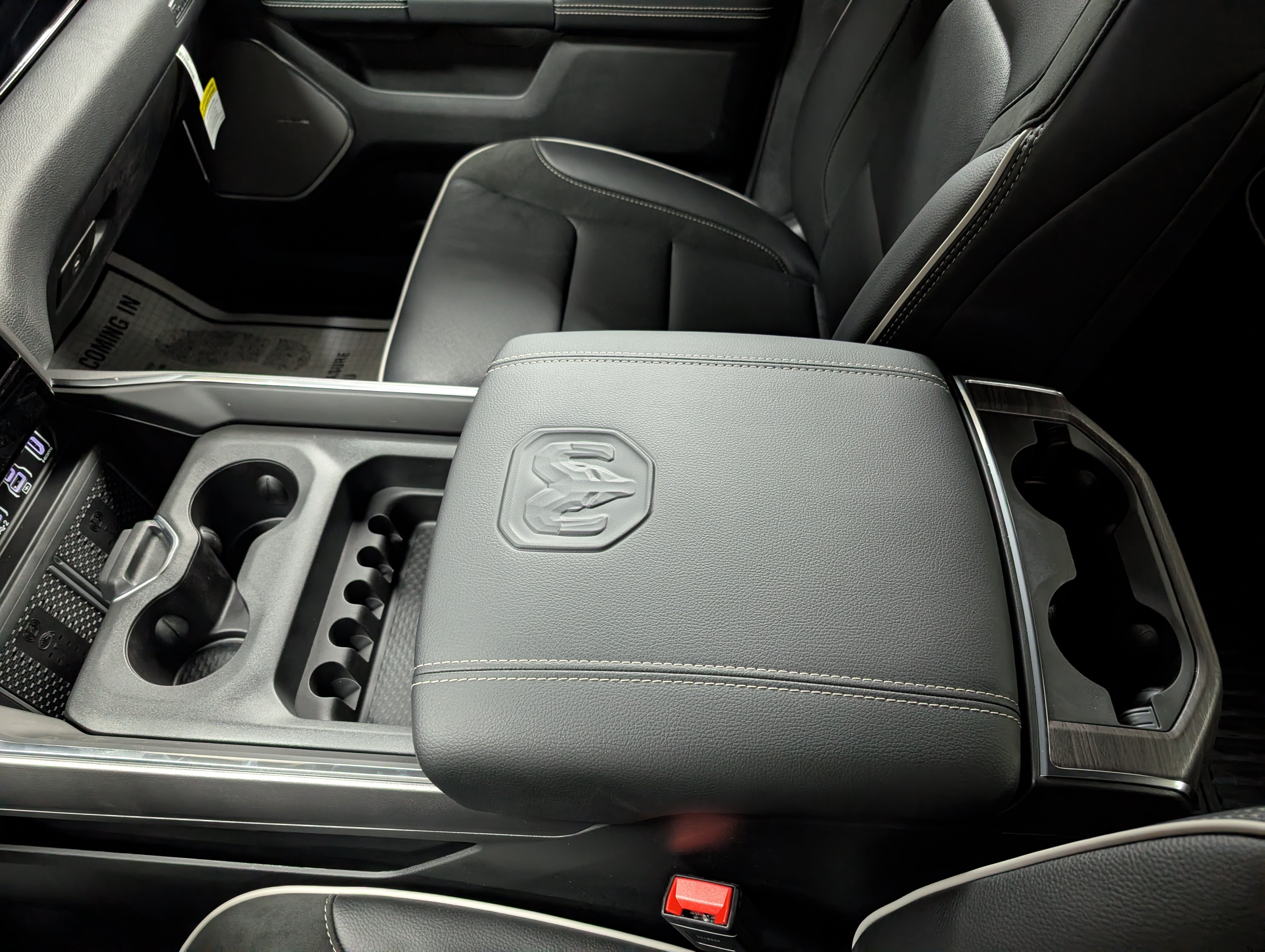 New 2026 RAM 1500 Laramie AWD/4WD image 17
