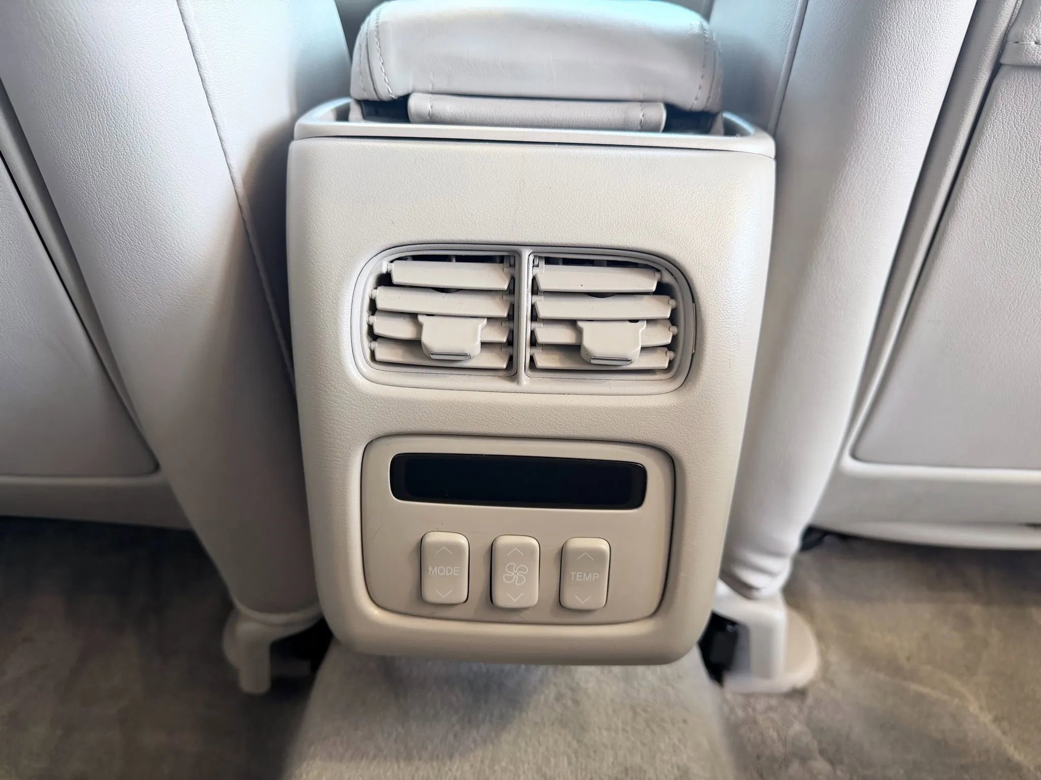 Used 2002 Cadillac De Ville Sedan 4D w/ Comfort/Convenience Pkg image 26