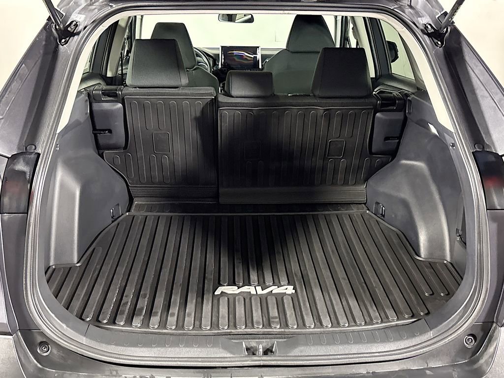 Used 2024 Toyota RAV4 LE AWD/4WD image 20