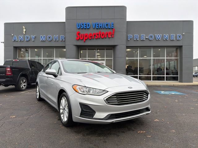 Used 2019 Ford Fusion SE image 1