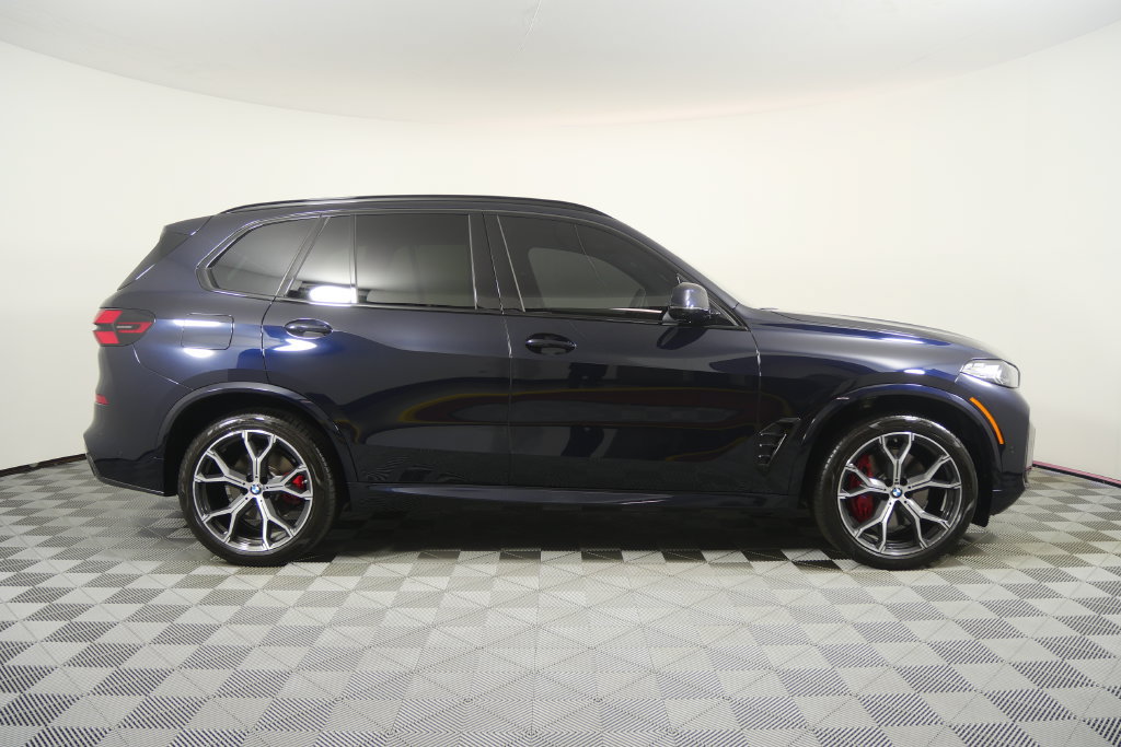 Certified 2025 BMW X5 xDrive40i w/ M Sport Package AWD/4WD image 3