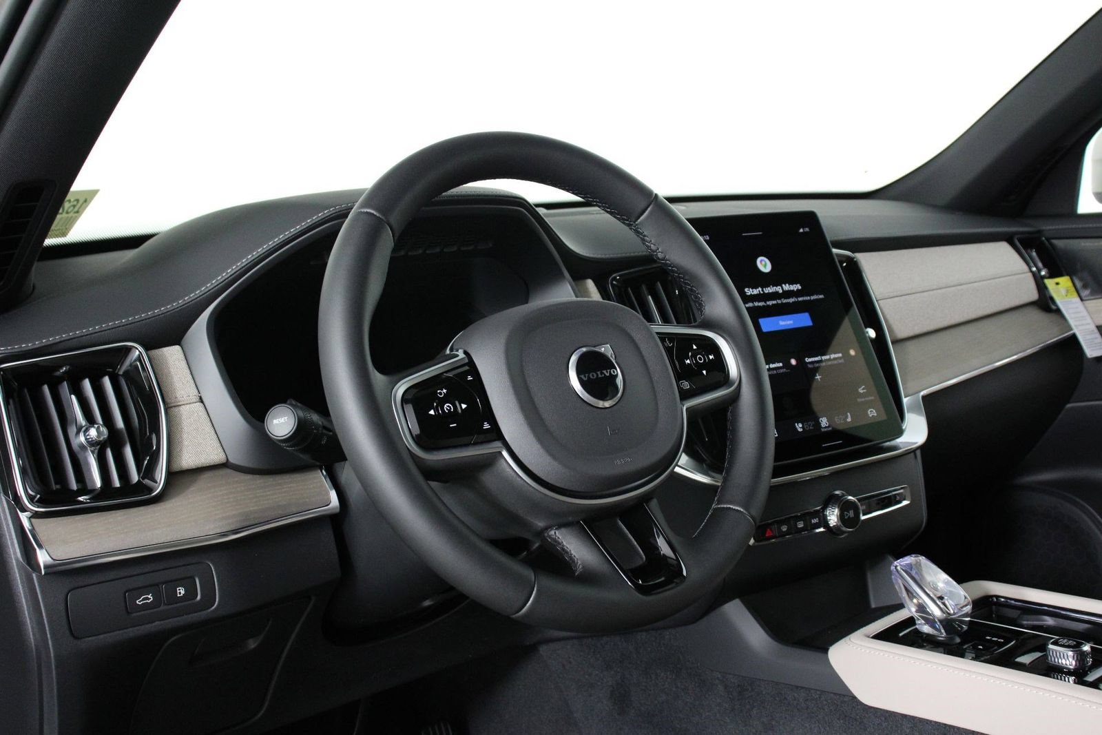 New 2026 Volvo XC90 T8 Plus w/ Protection Package Premier AWD/4WD image 8