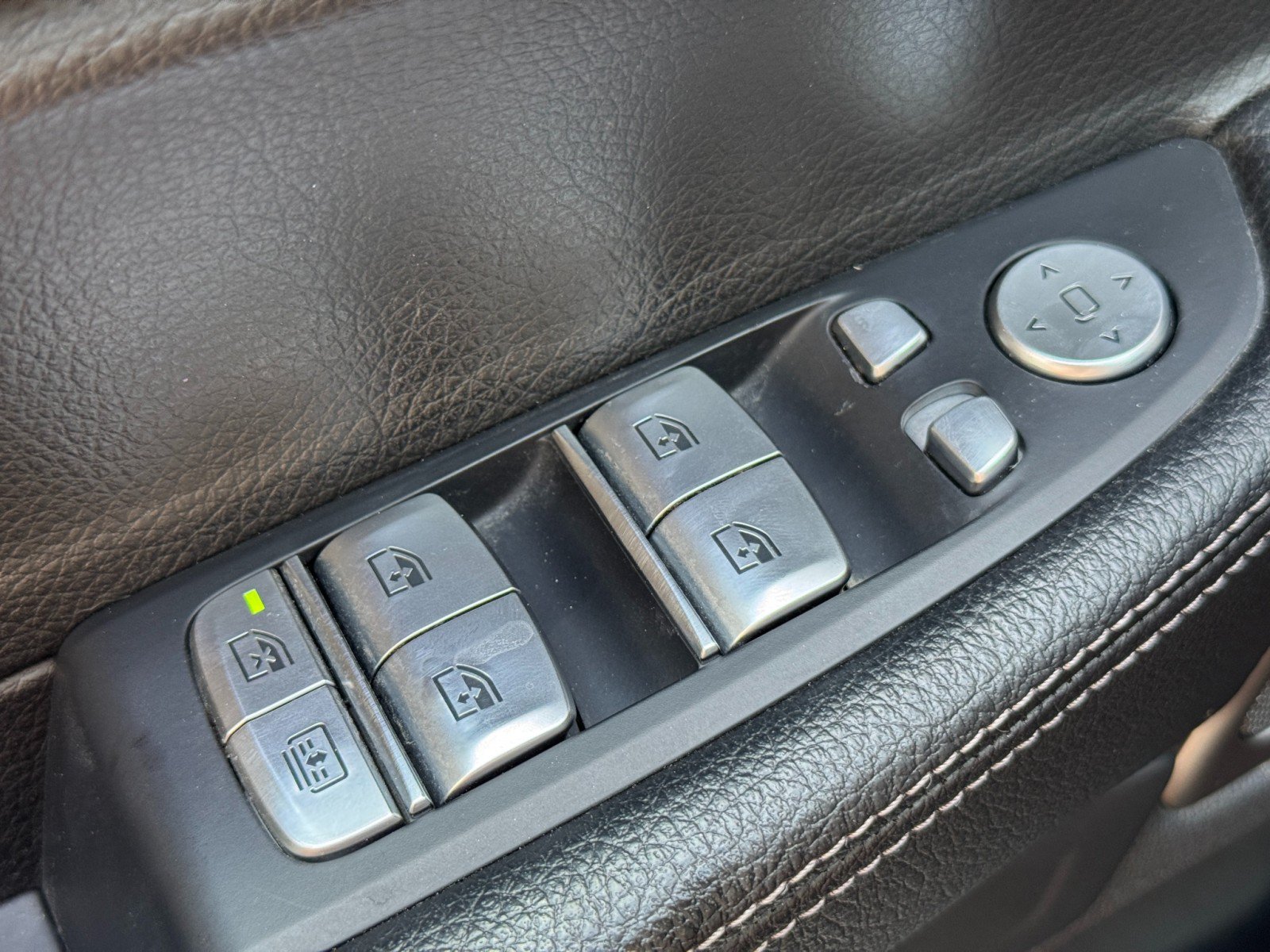 Used 2022 BMW 740i w/ M Sport Package RWD image 18