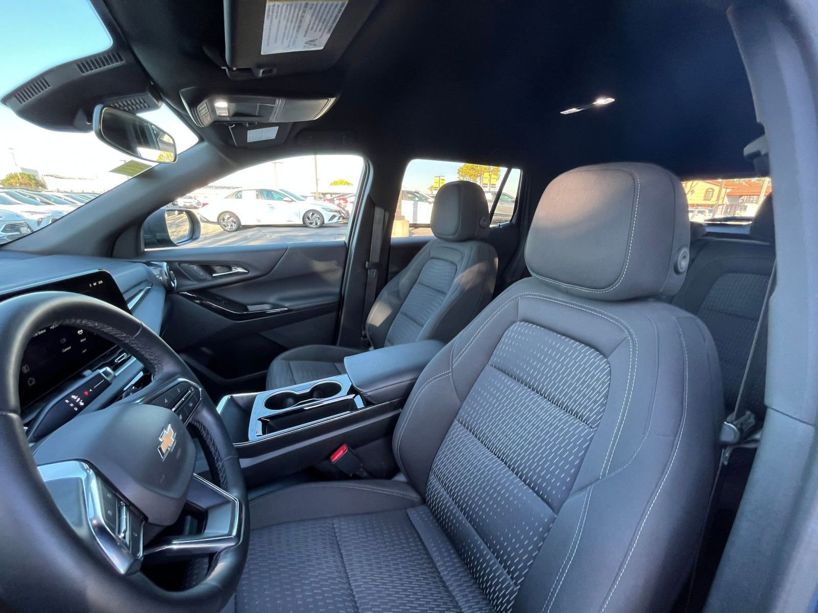 Used 2025 Chevrolet Equinox LT image 36