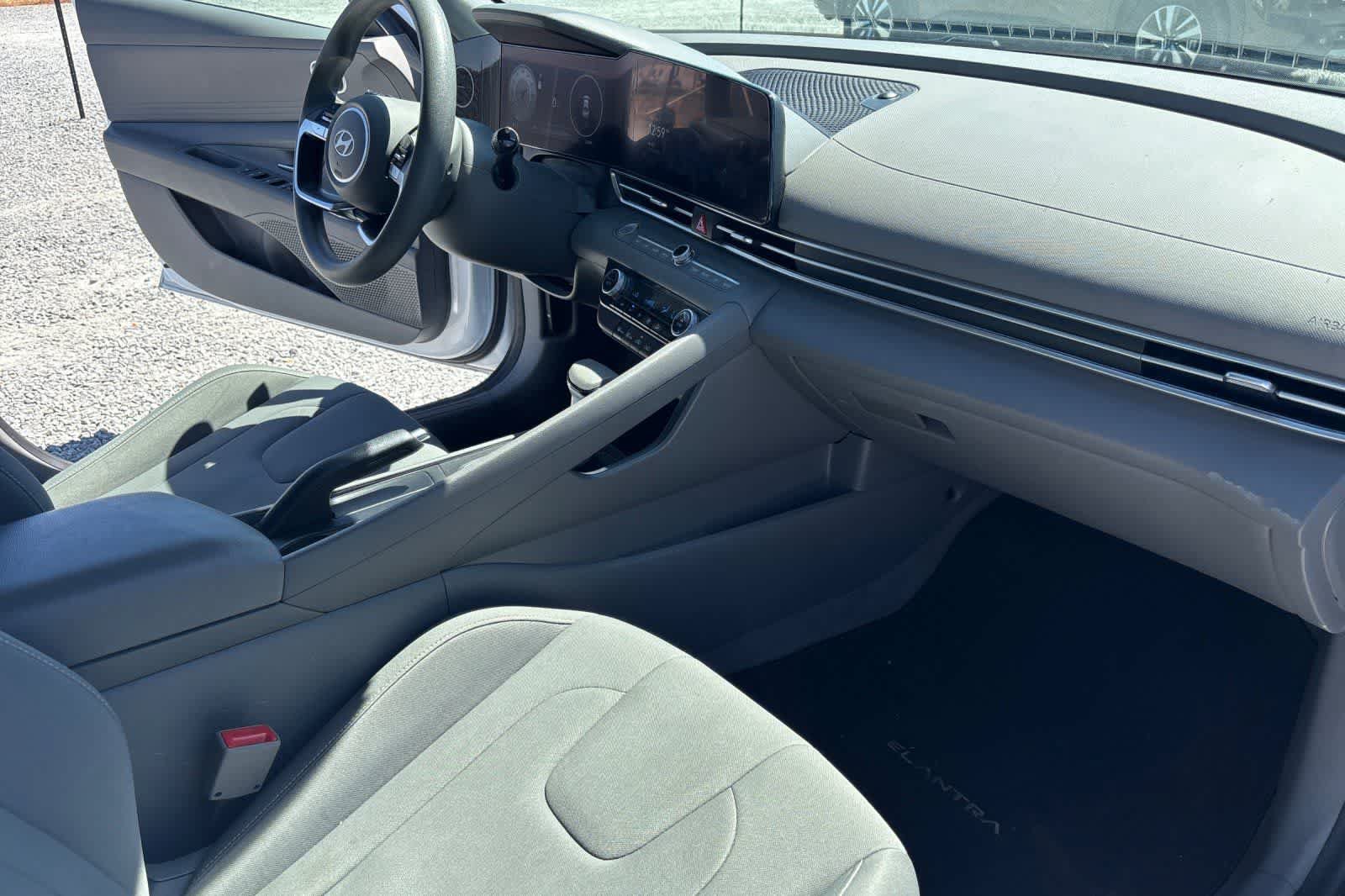 Used 2024 Hyundai Elantra SEL FWD image 17