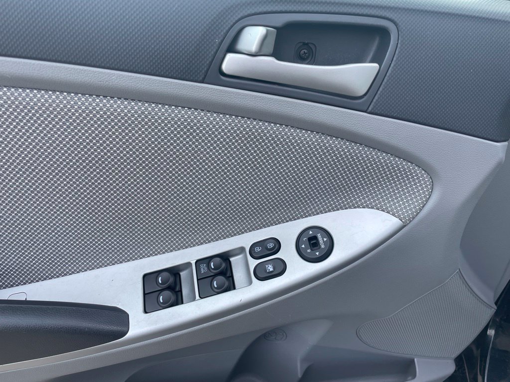 Used 2013 Hyundai Accent GLS FWD image 14