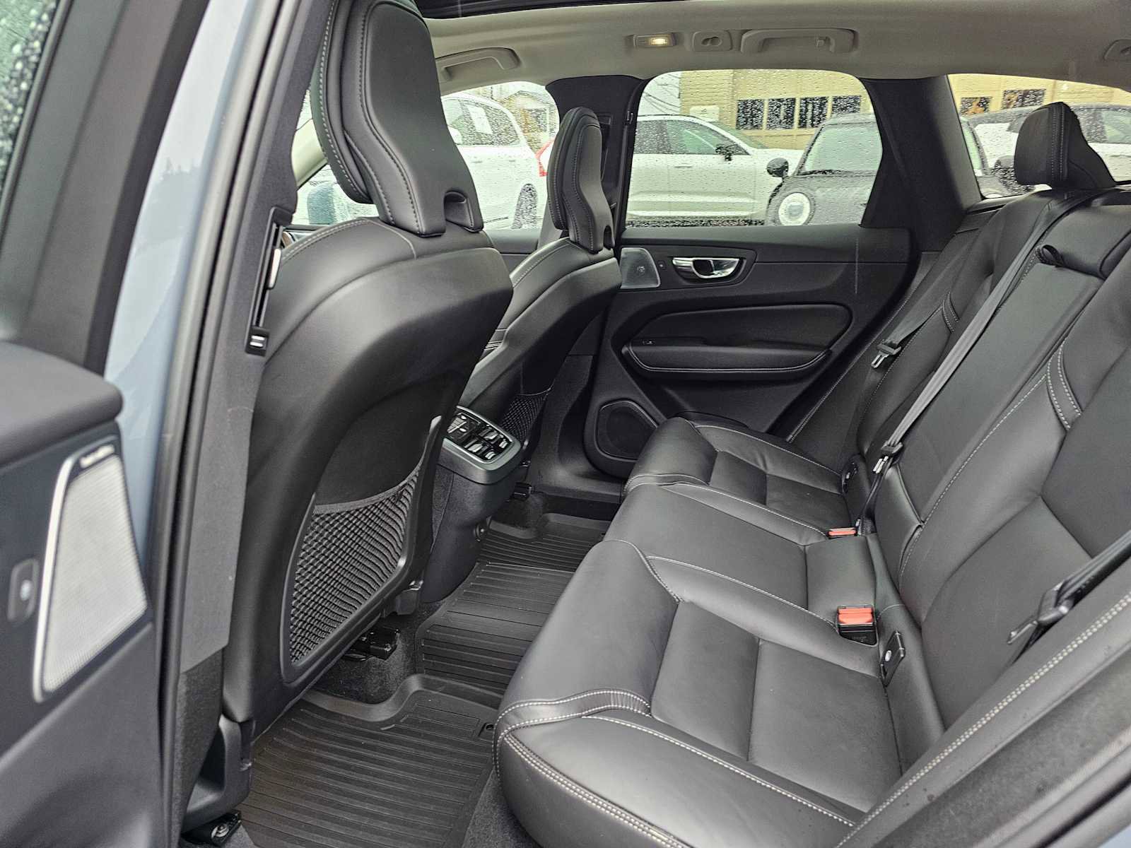 Certified 2023 Volvo XC60 B6 Ultimate w/ Protection Package Premier image 19