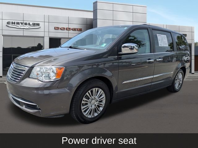 Used 2016 Chrysler Town & Country Touring-L FWD image 9