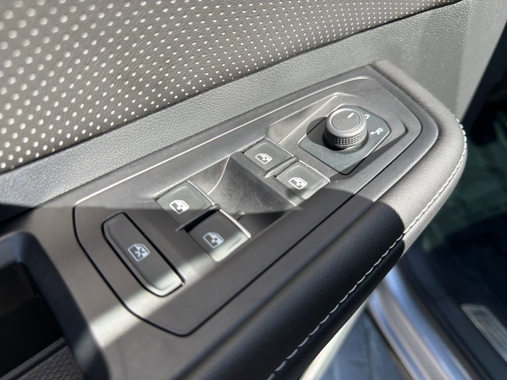 Certified 2024 Volkswagen Atlas Cross Sport SE w/ Panoramic Sunroof Package AWD/4WD image 13