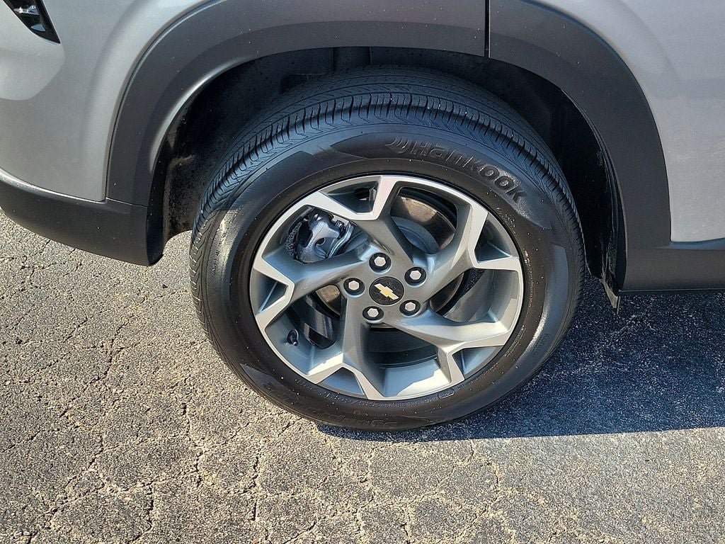 Used 2025 Chevrolet Trax LT w/ LT Convenience Package FWD image 7