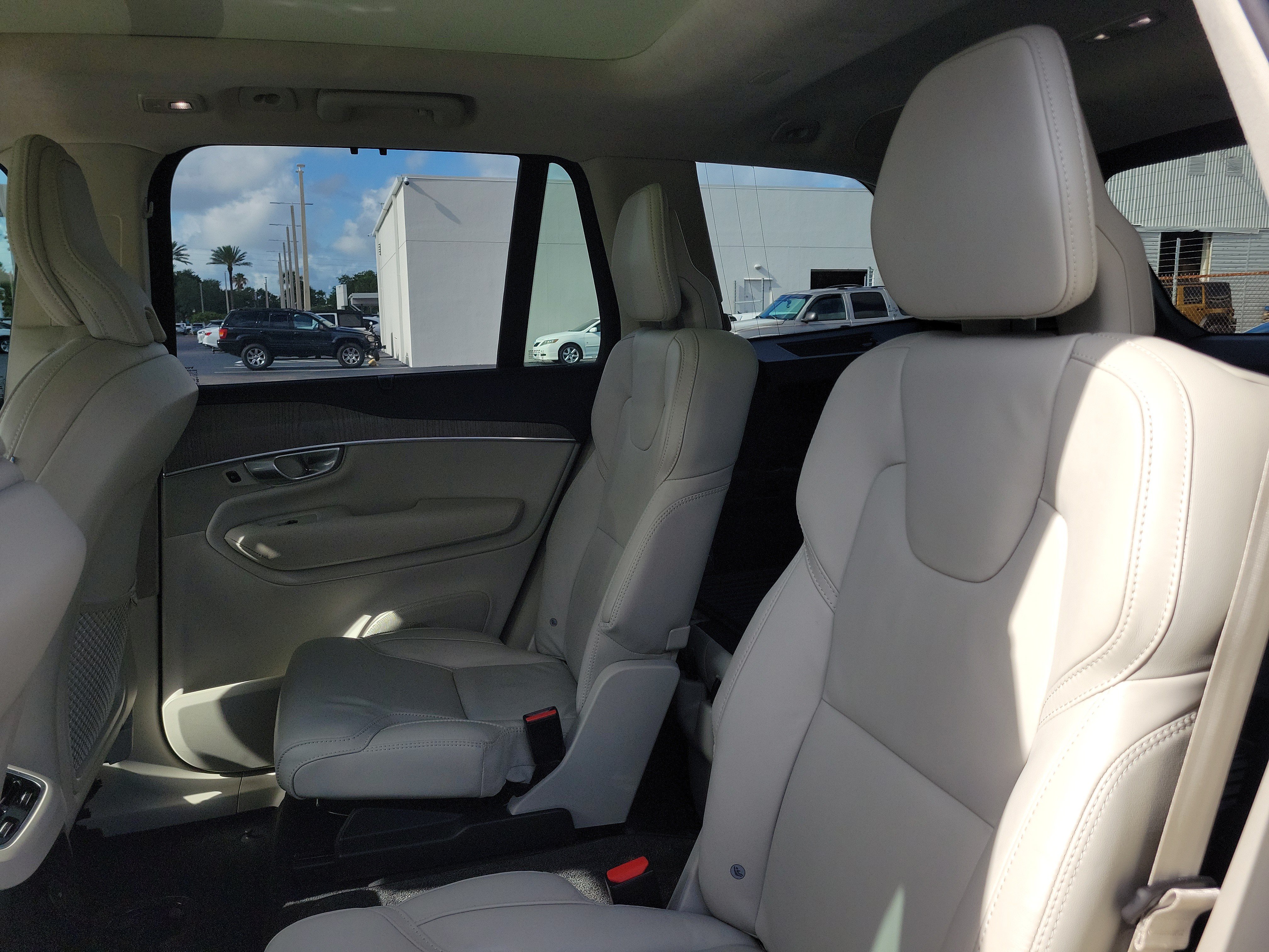 Used 2023 Volvo XC90 T8 Ultimate w/ Lounge Package AWD/4WD image 11