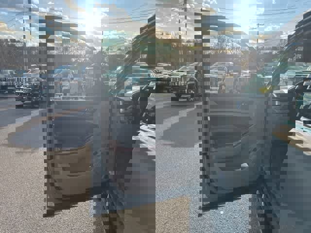 Used 2017 Chevrolet Suburban Premier image 19