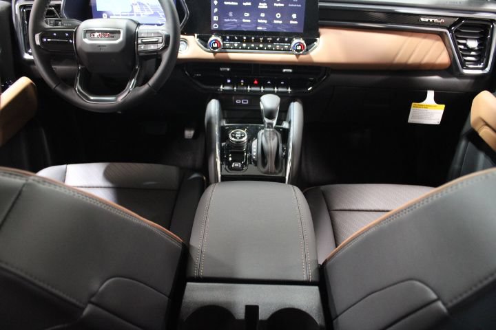 New 2026 GMC Canyon AT4 w/ Technology Plus Package AWD/4WD image 32