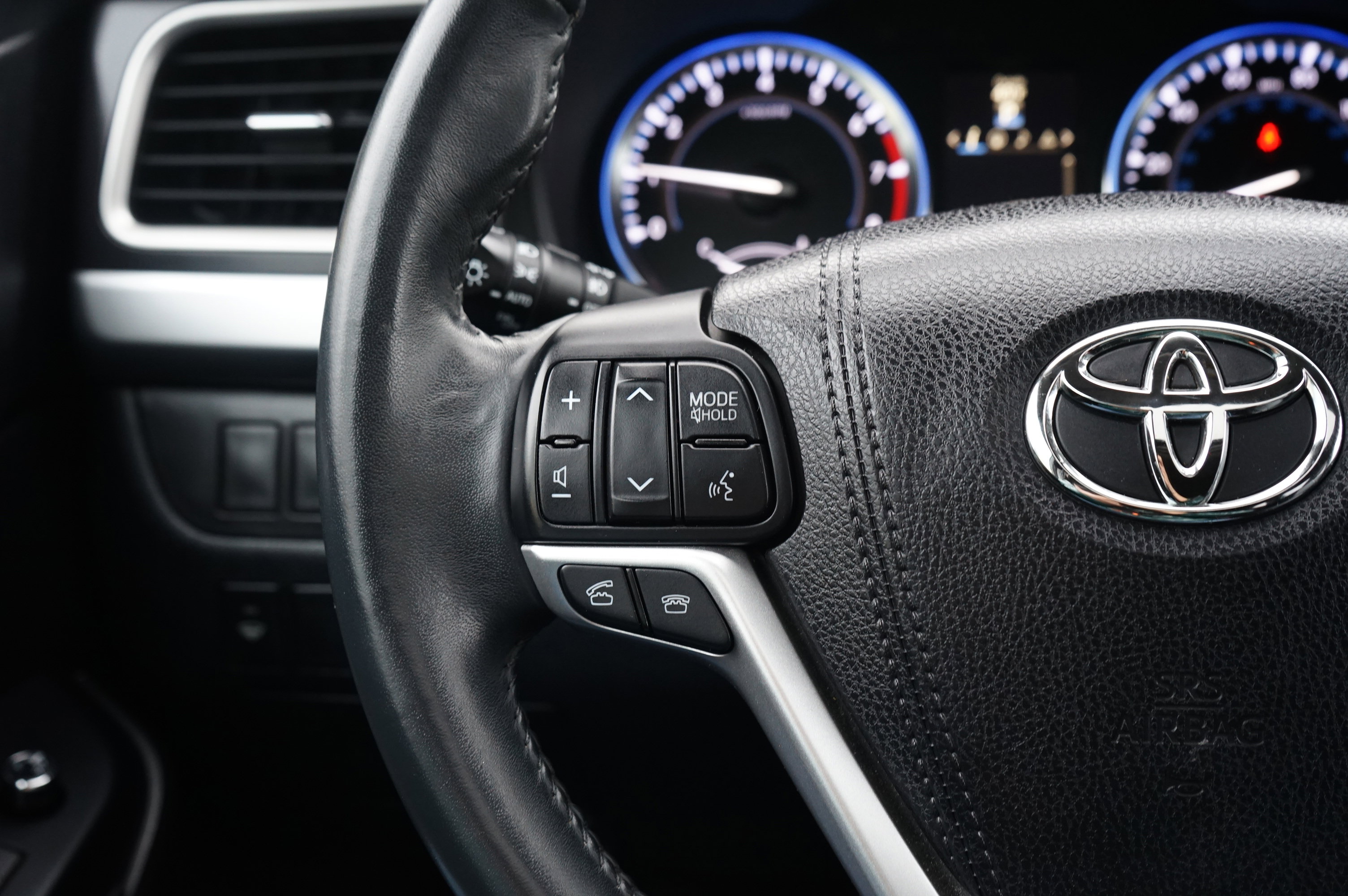 Used 2015 Toyota Highlander XLE image 29