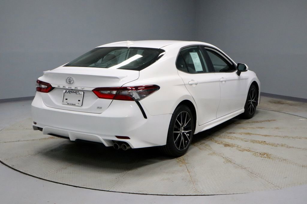 Used 2024 Toyota Camry SE image 10