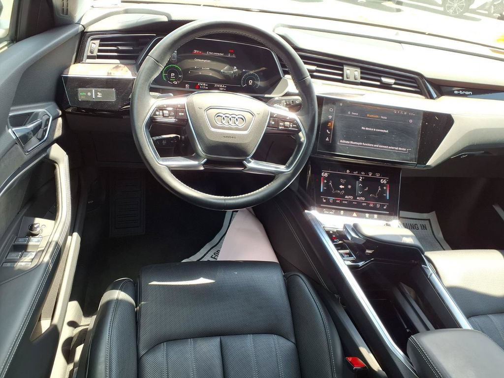 Used 2019 Audi e-tron Prestige w/ Prestige Package AWD/4WD image 4