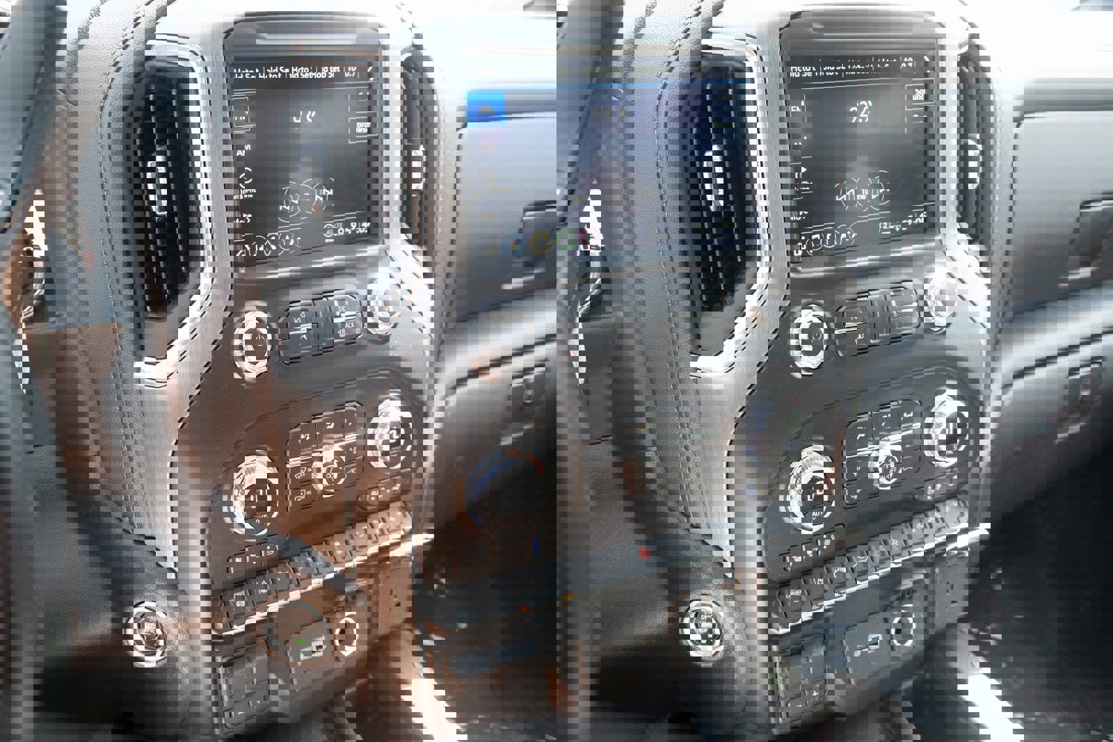 Used 2023 GMC Sierra 3500 Denali w/ Denali Black Diamond Edition image 3