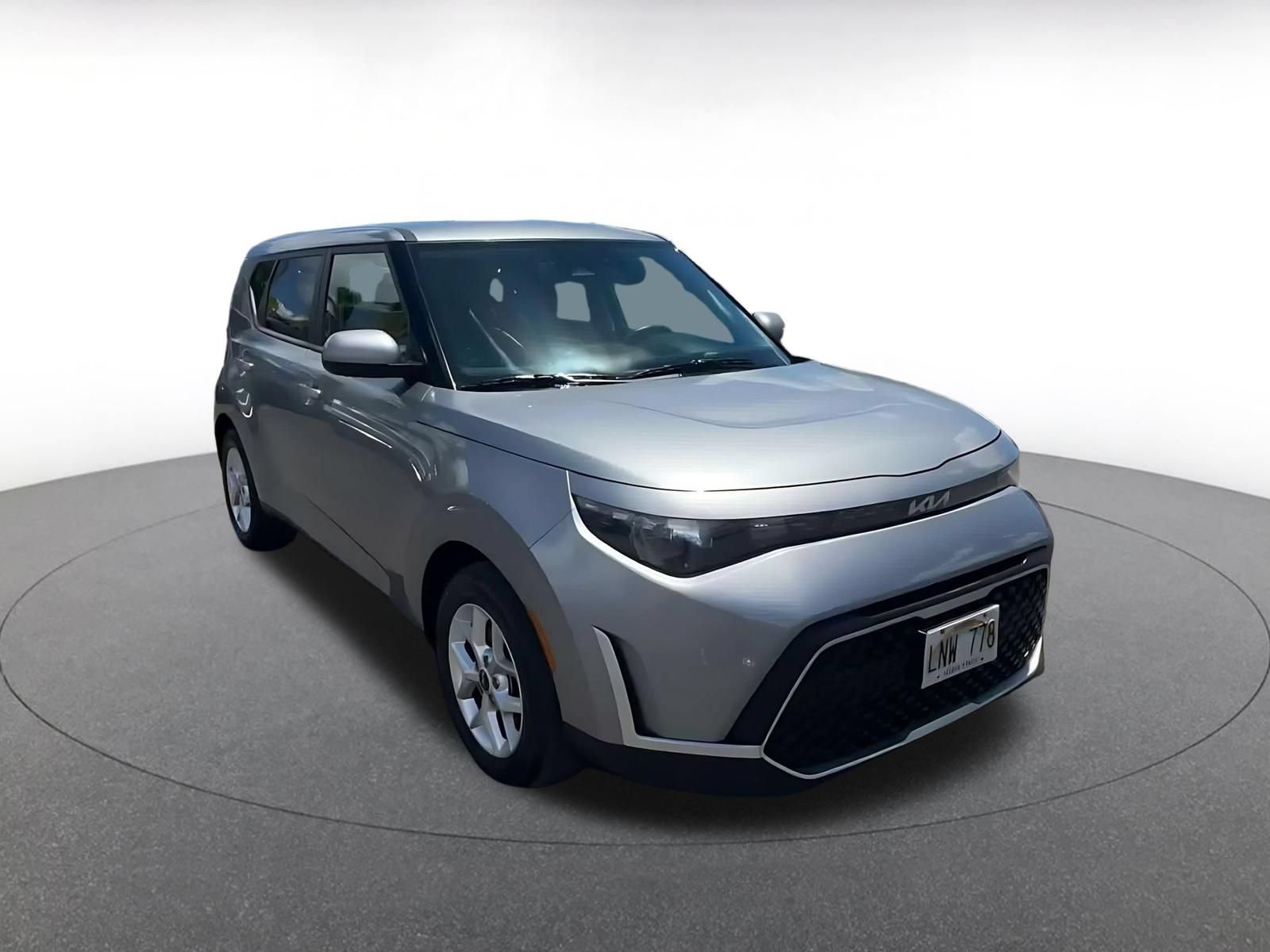 Used 2025 Kia Soul LX w/ LX Technology Package FWD image 3