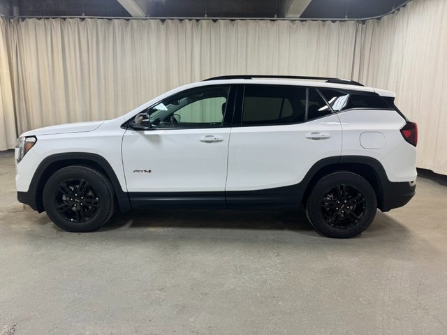 Used 2024 GMC Terrain AT4 image 8