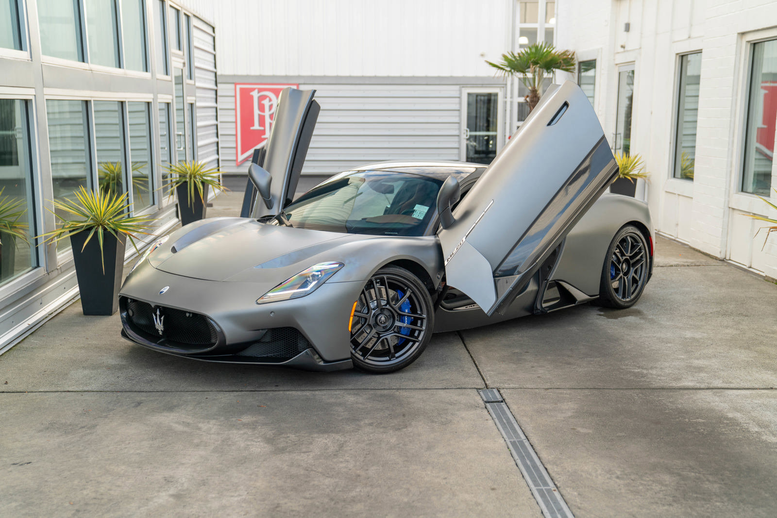 Used 2022 Maserati MC20 Coupe image 3