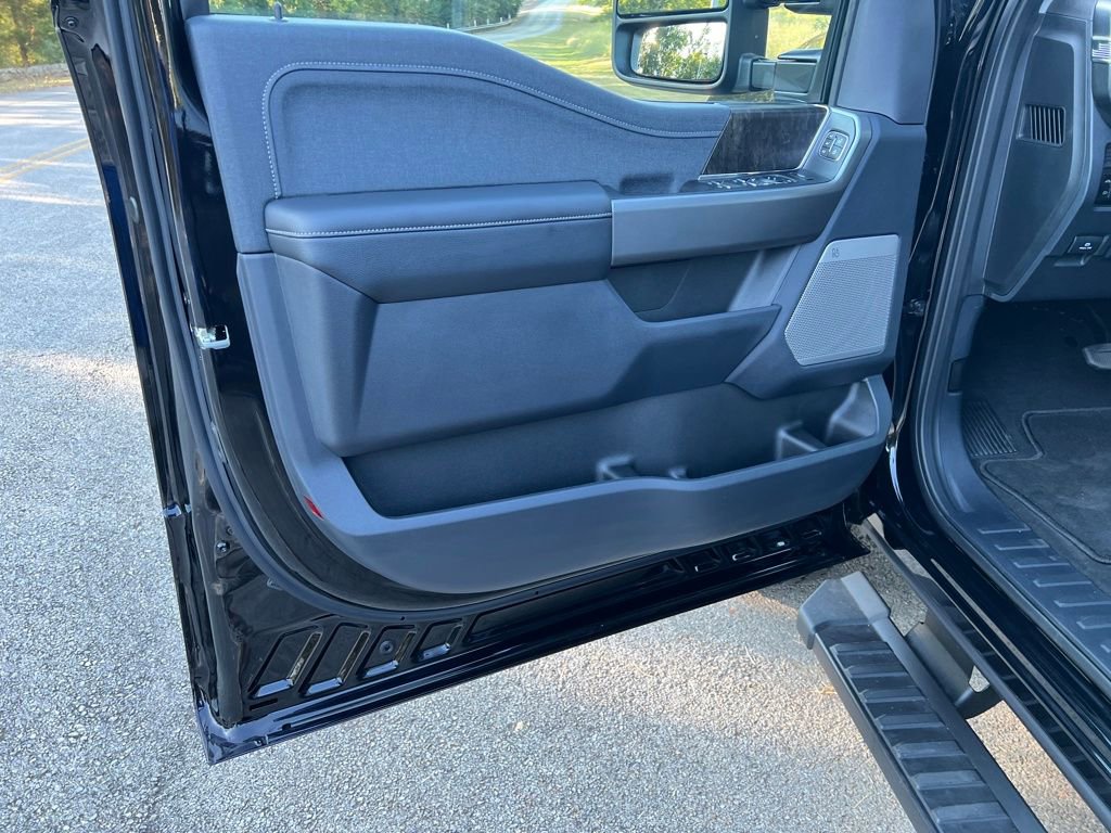 New 2026 Ford F350 Lariat w/ Black Appearance Package image 9