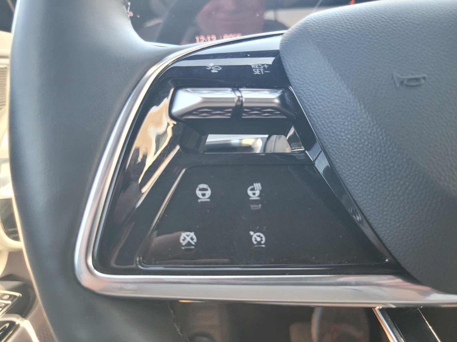 Certified 2024 Cadillac Lyriq Sport AWD/4WD image 24